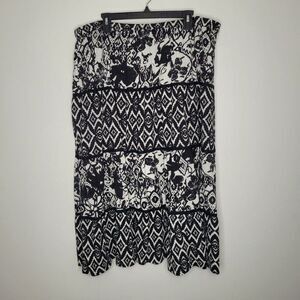 Black and white mixed print geometric pattern plus size pull on skirt size 3x